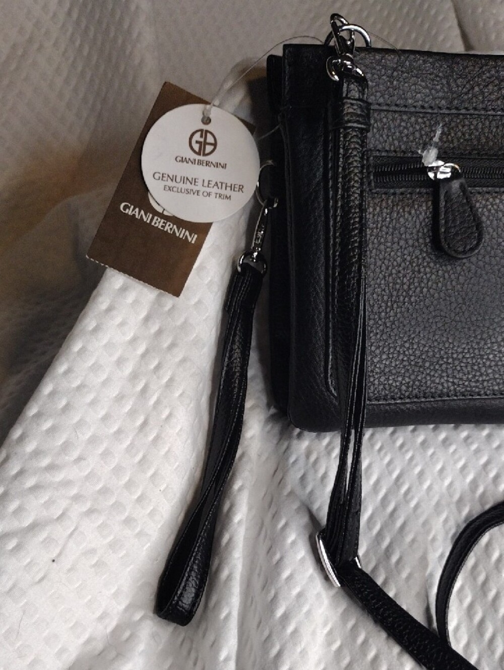 Giani Bernini Black Pebbled Leather Shoulder Bag with Wristlet Strap - Picture 3 of 13